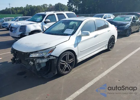 2016 Honda Accord Touring z USA, uszkodzony, nr VIN 1HGCR3F92GA012053